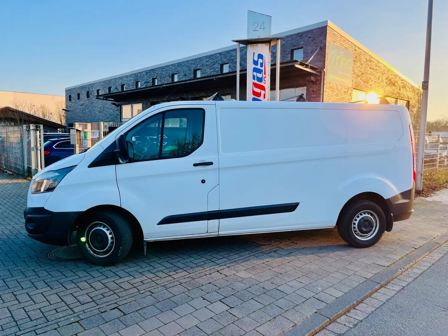 Ford Transit Custom 310 L2 Standheizung AHK NAVI Weiß - 2
