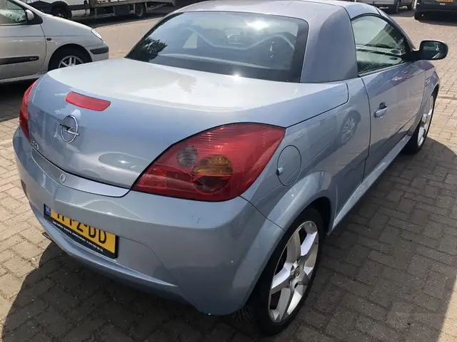 Opel Tigra view 4