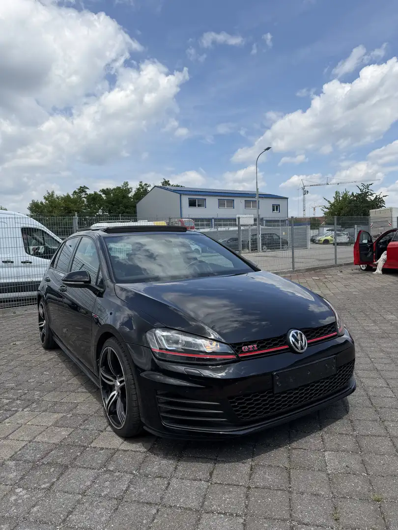 Volkswagen Golf GTI 2,0 TSI DSG Performance - 1