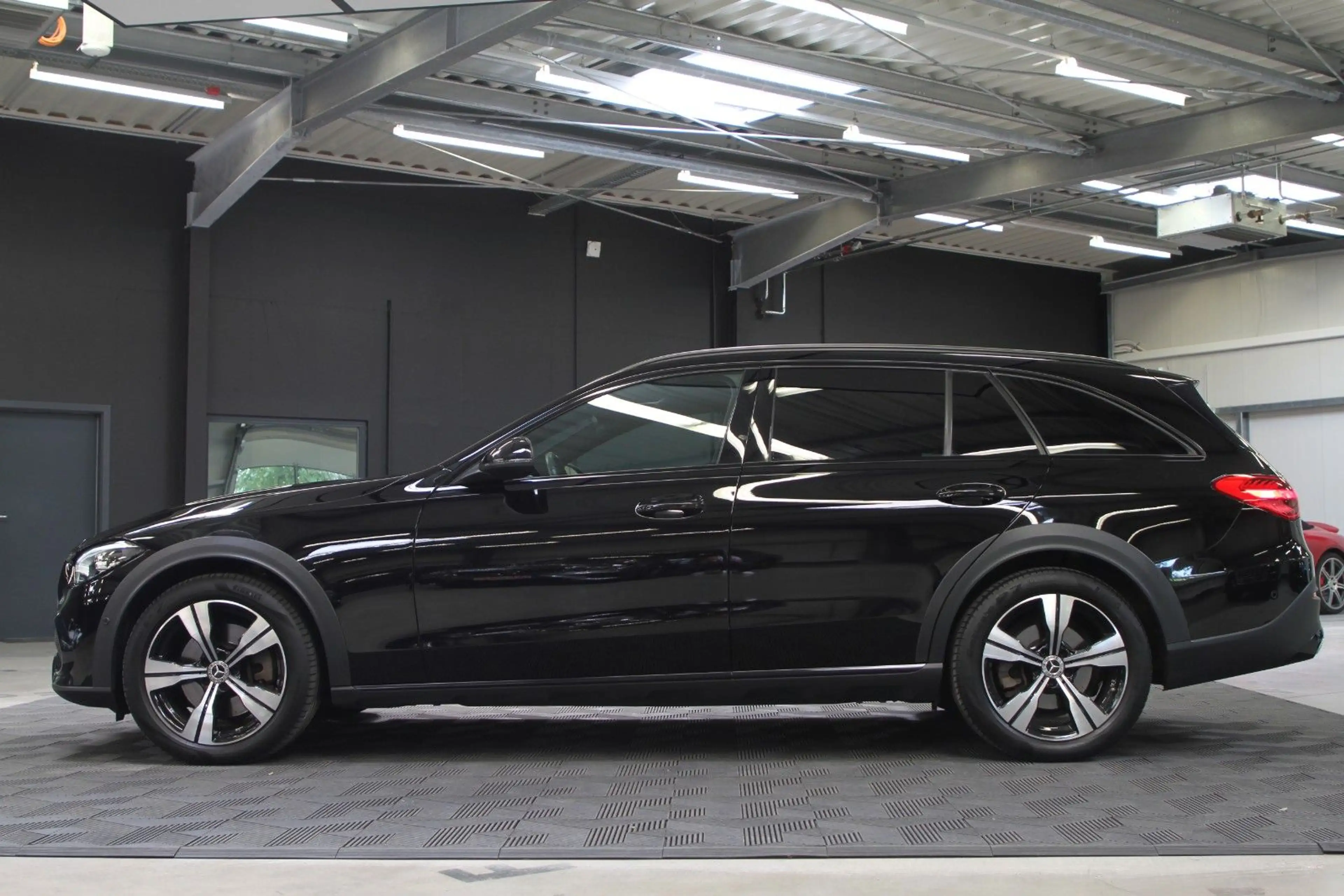 Mercedes-Benz C 220 d T-Modell 4Matic All Terrain — photo 5