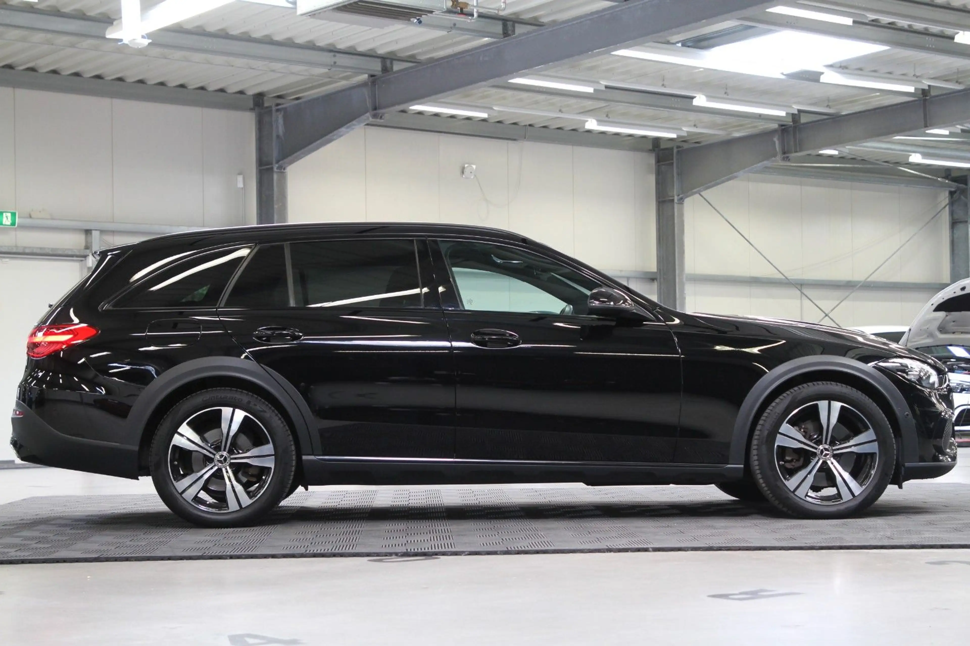 Mercedes-Benz C 220 d T-Modell 4Matic All Terrain — photo 9