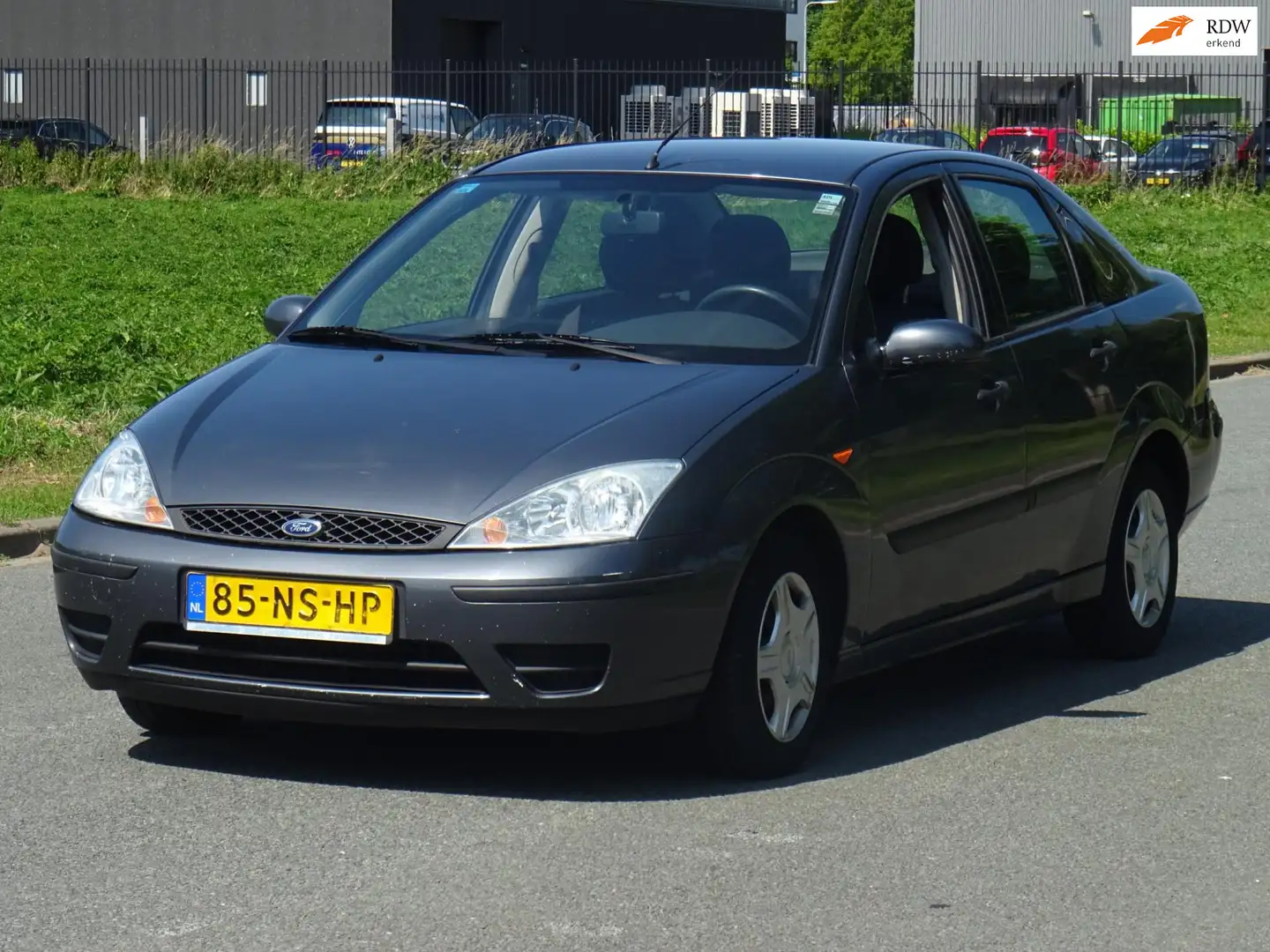 Ford Focus 1.6-16V Cool Edition BJ2004 AUTOMAAT AIRCO/APK Grijs - 1