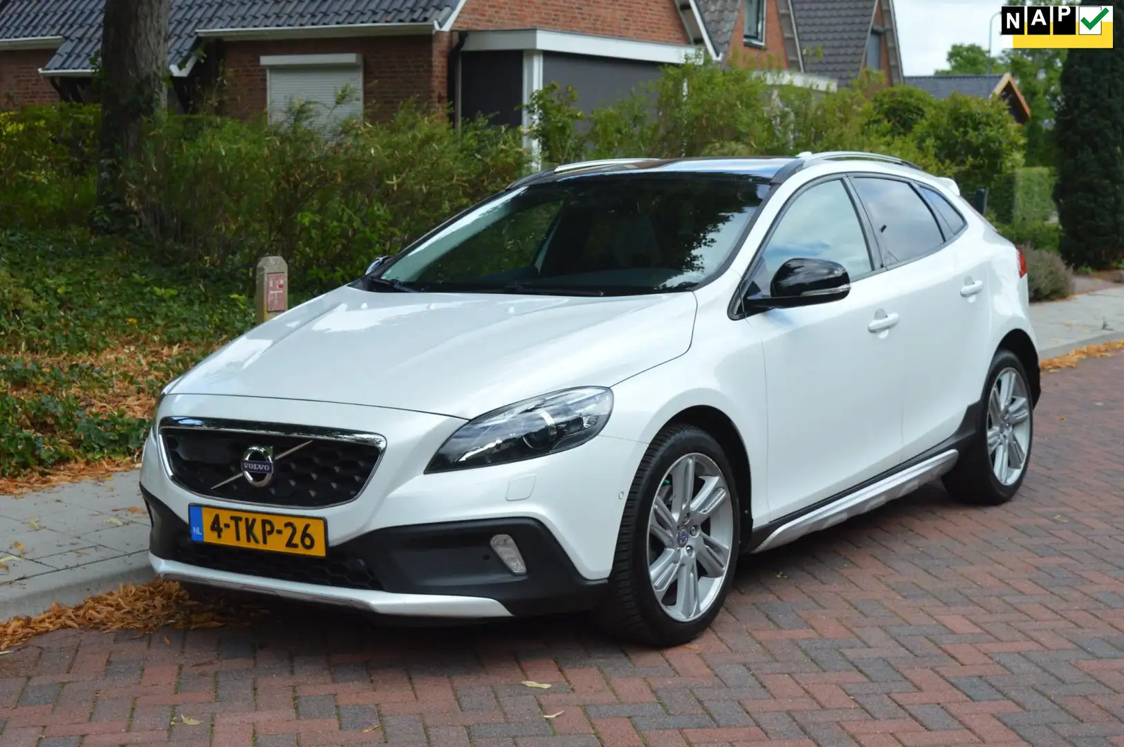 Volvo V40 Cross Country 1.6 T4 Summum /panoramadak/Org NL/NAP Wit - 1