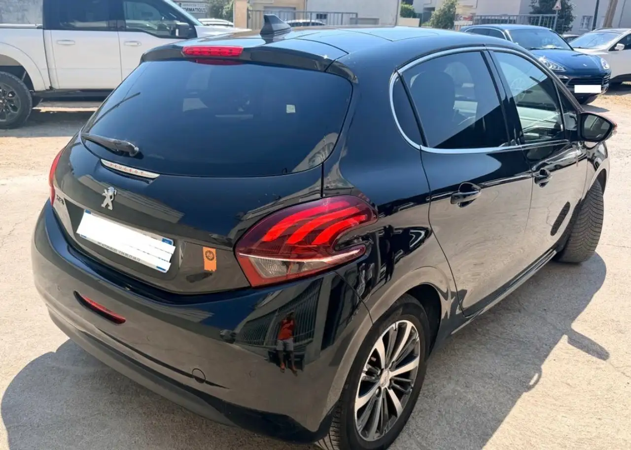 Peugeot 208 208 — photo 2