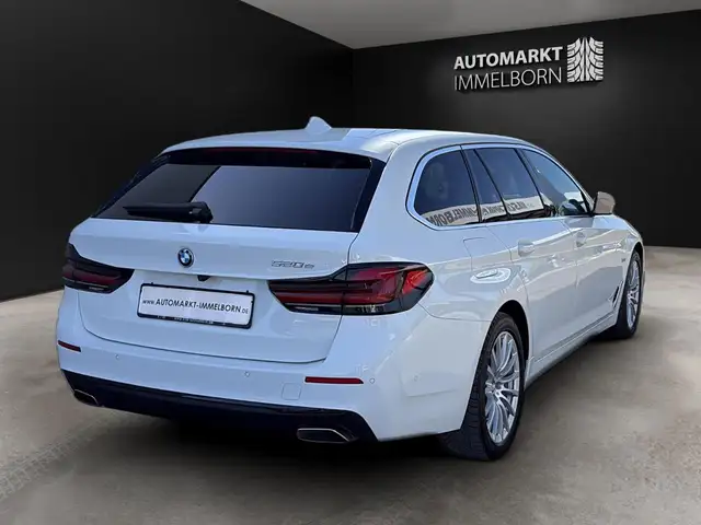 BMW 5 Series view 6