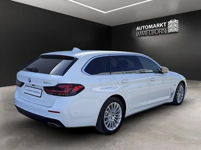 BMW 5 Series view 7