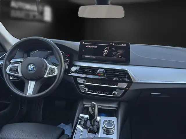 BMW 5 Series view 14