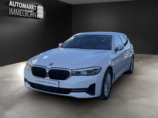 BMW 5 Series view 3