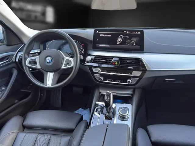 BMW 5 Series view 15