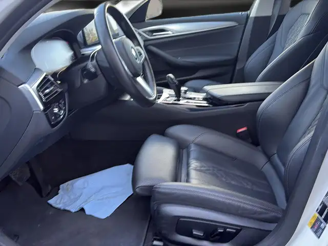 BMW 5 Series view 13