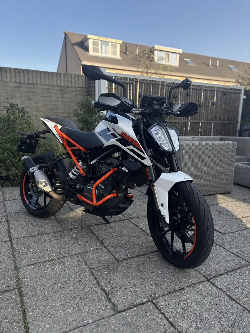 KTM 125 Duke - 1