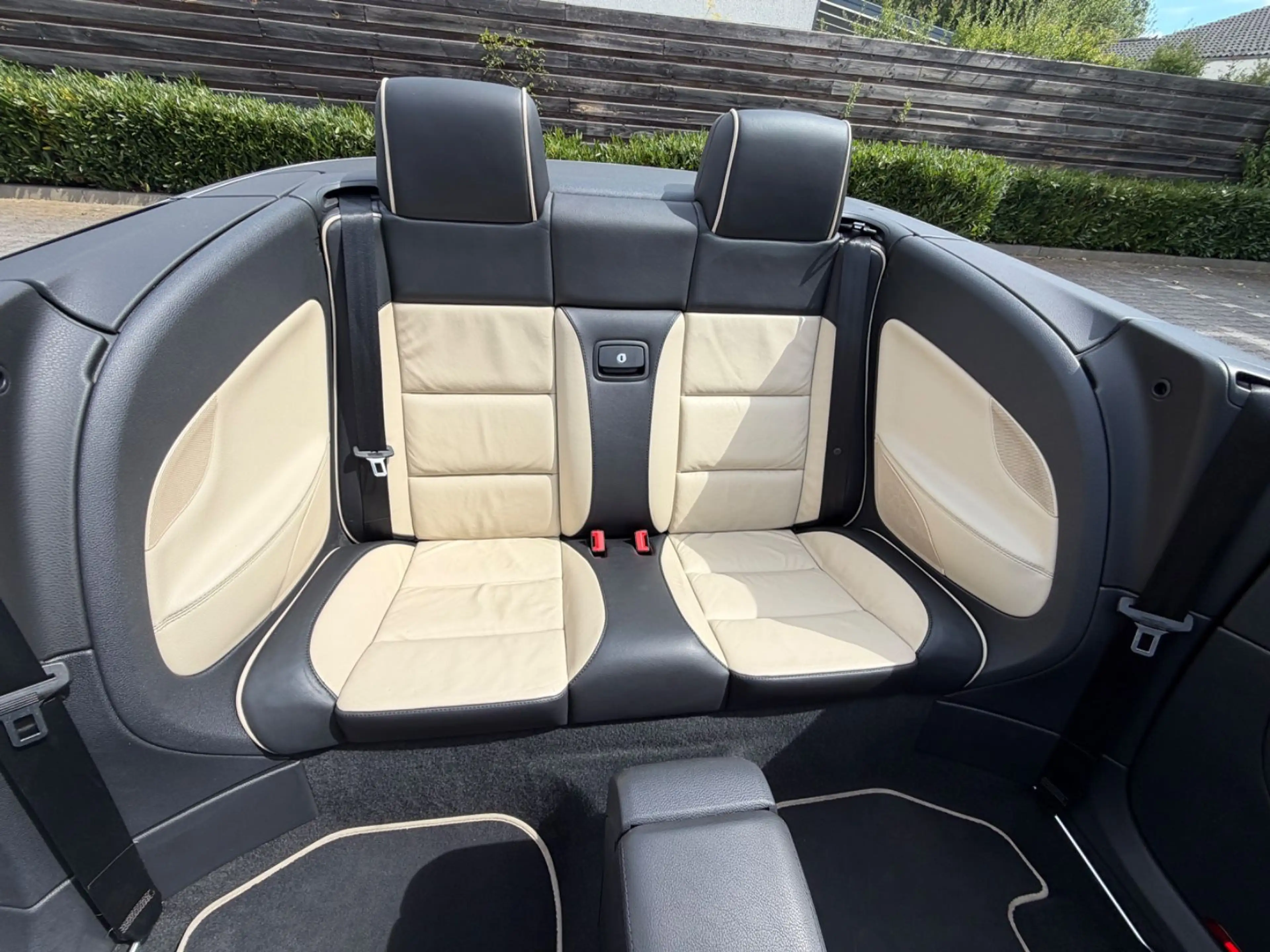 Volkswagen Eos 3.2 V6 Individual Navi Leder SHZ PDC Alus — photo 11