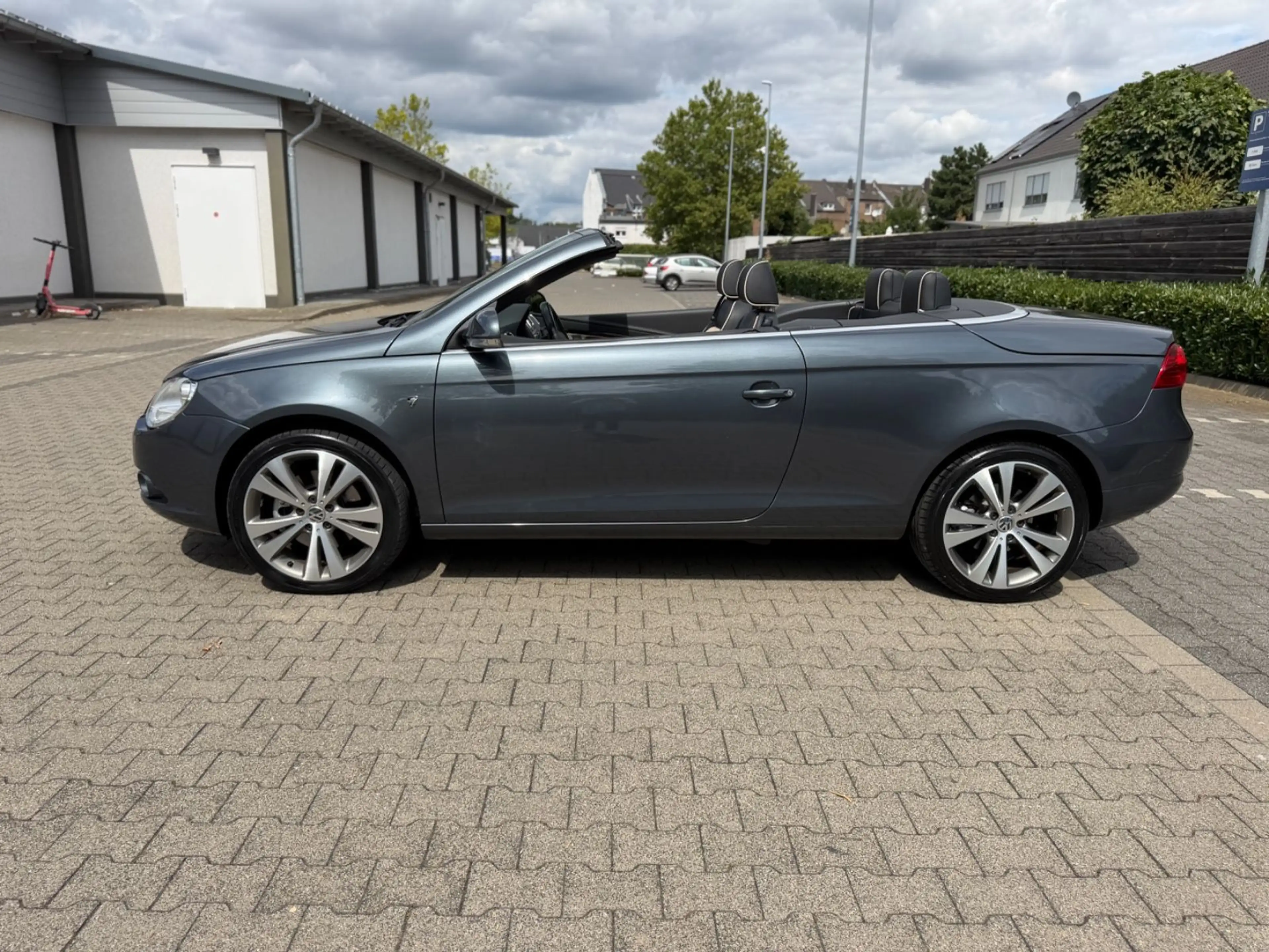 Volkswagen Eos 3.2 V6 Individual Navi Leder SHZ PDC Alus — photo 3