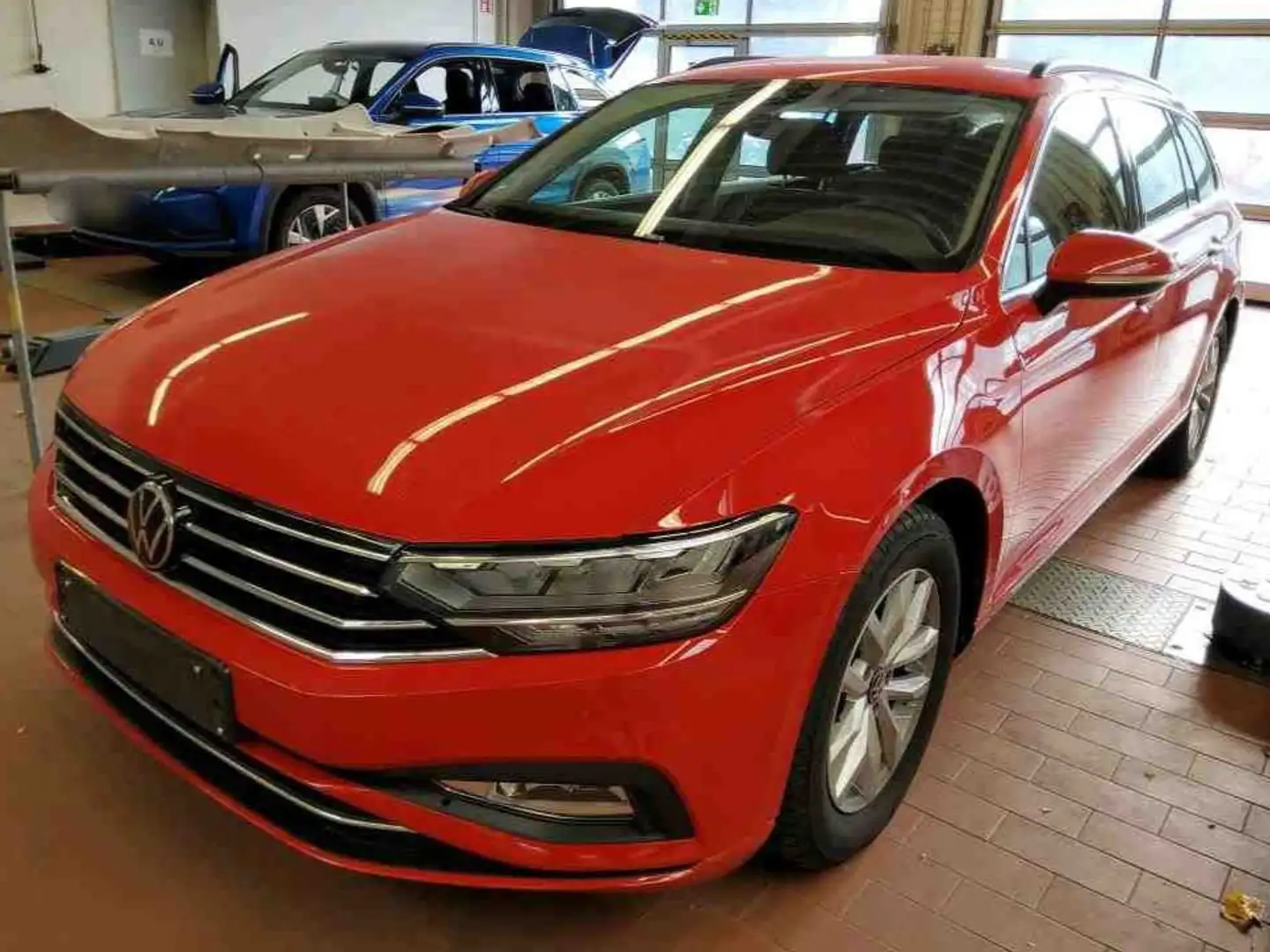 Volkswagen Passat Var. 2.0 TDI Business DSG AHK*NAV*LED*ACC Rot - 2