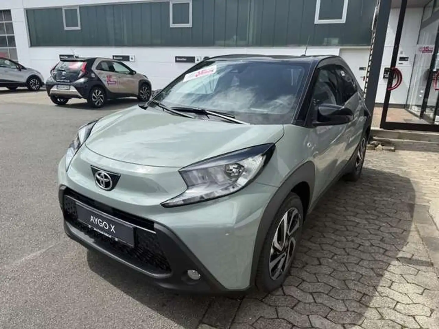 Toyota Aygo X S-CVT Teamplayer Grau - 2