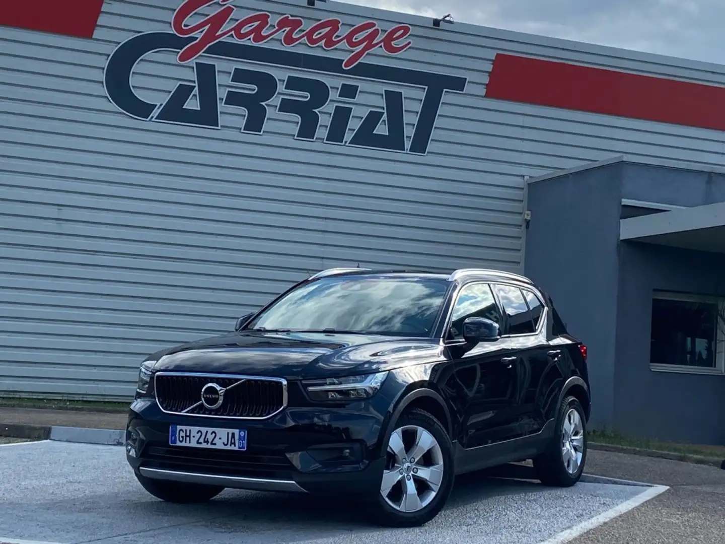 Volvo XC40 Momentum AWD Geartronic Noir - 1