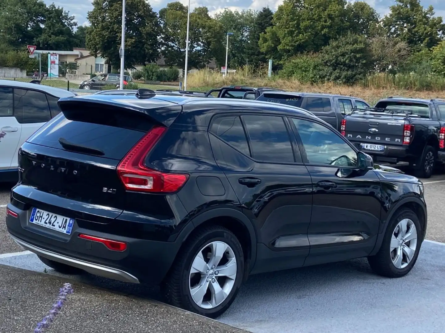 Volvo XC40 Momentum AWD Geartronic Noir - 2