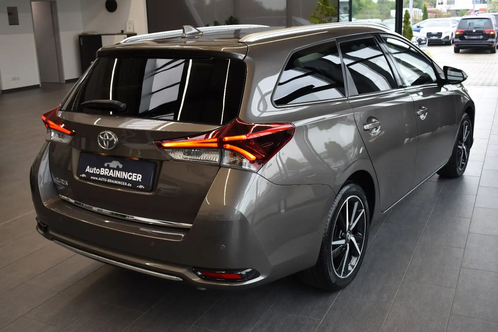 Toyota Auris Touring Sports Edition-S+ Navi3D~Tempomat Grau - 2