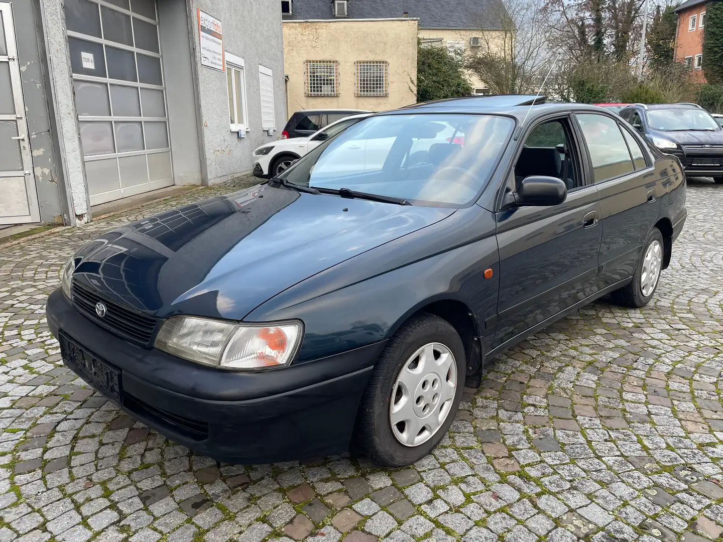 Toyota Carina E 1.6 Blau - 1