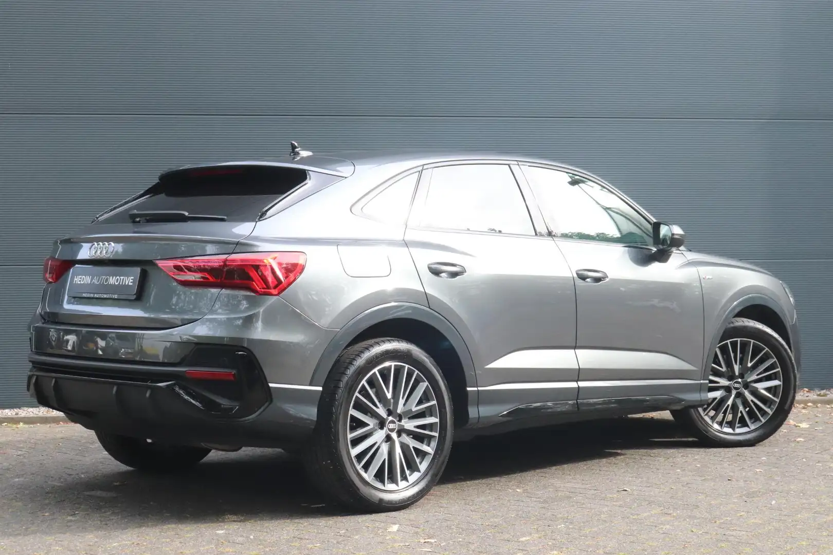 Audi Q3 Sportback 45 TFSI e Edition | Adaptieve Cruise Con Gris - 2