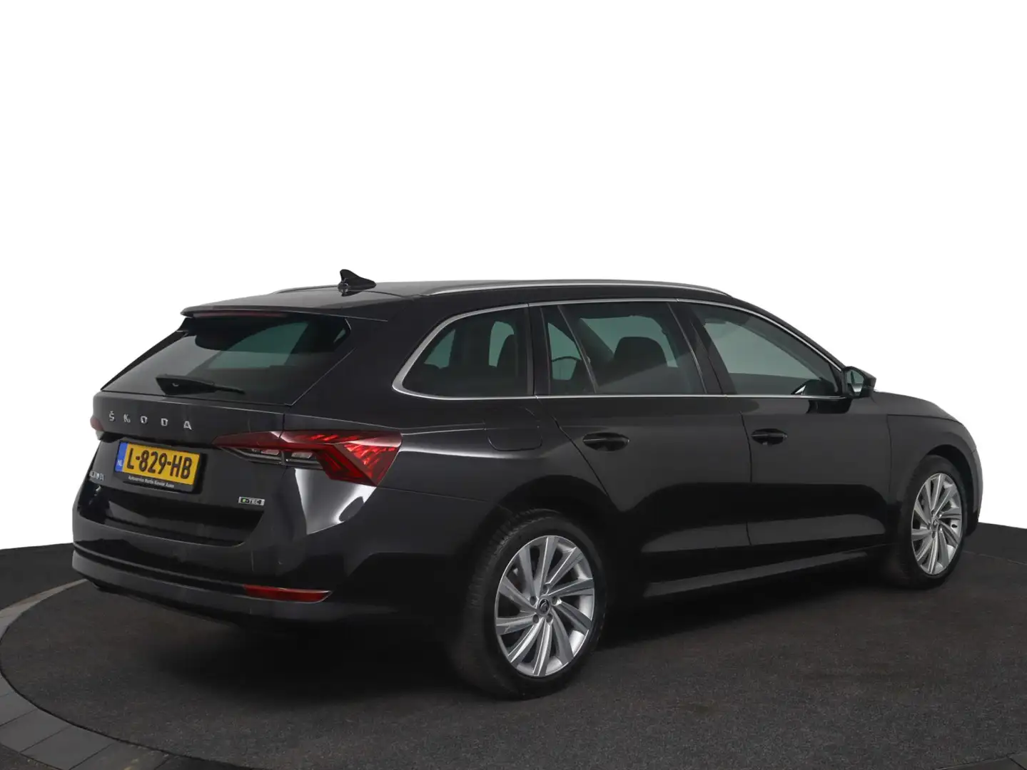 Skoda Octavia Combi 1.0 e-TSI Business Edition Plus|18"|Camera|S Zwart - 2