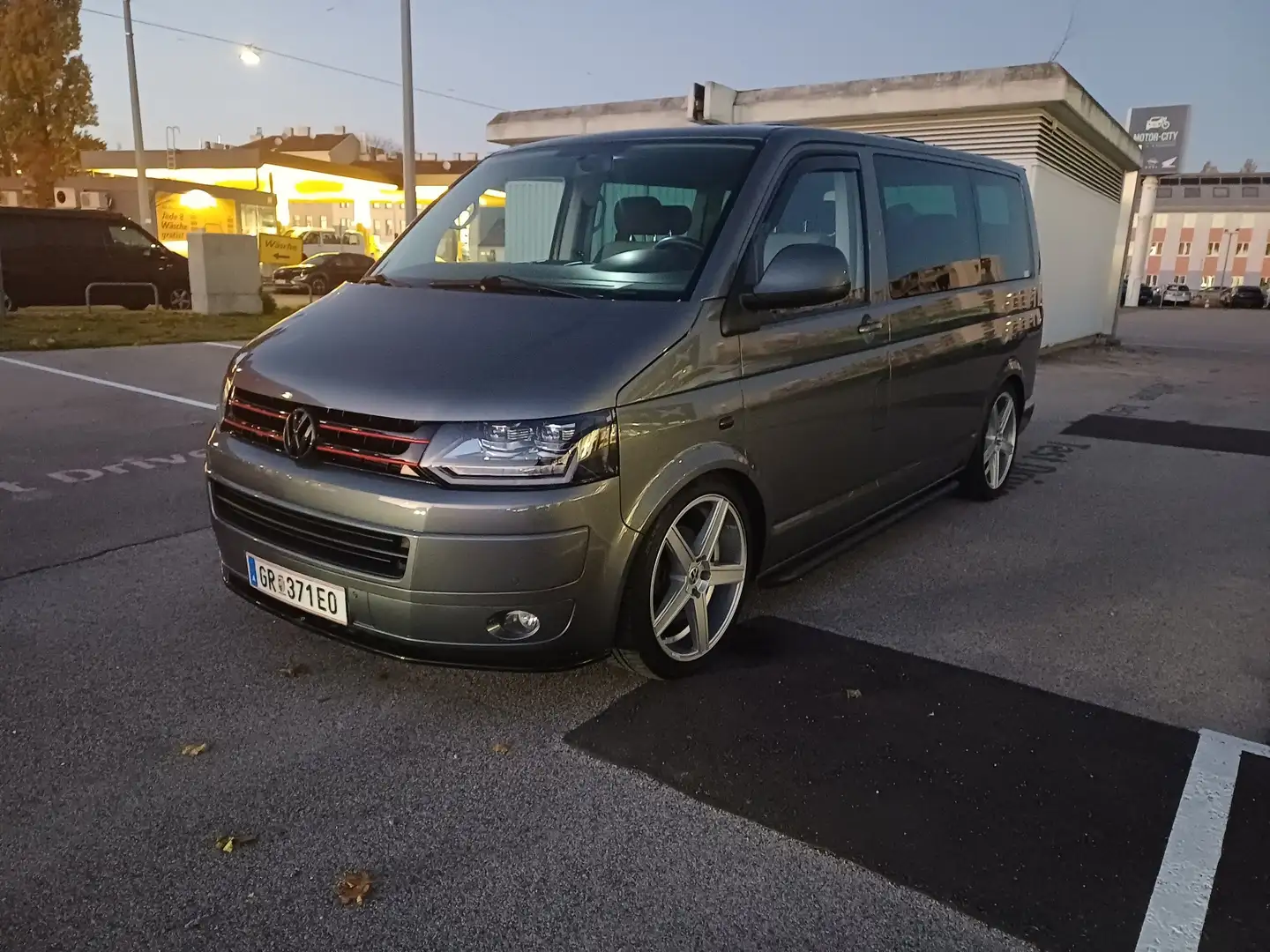 Volkswagen T5 Multivan Startline 2,0 TDI D-PF Wörthersee Grau - 1