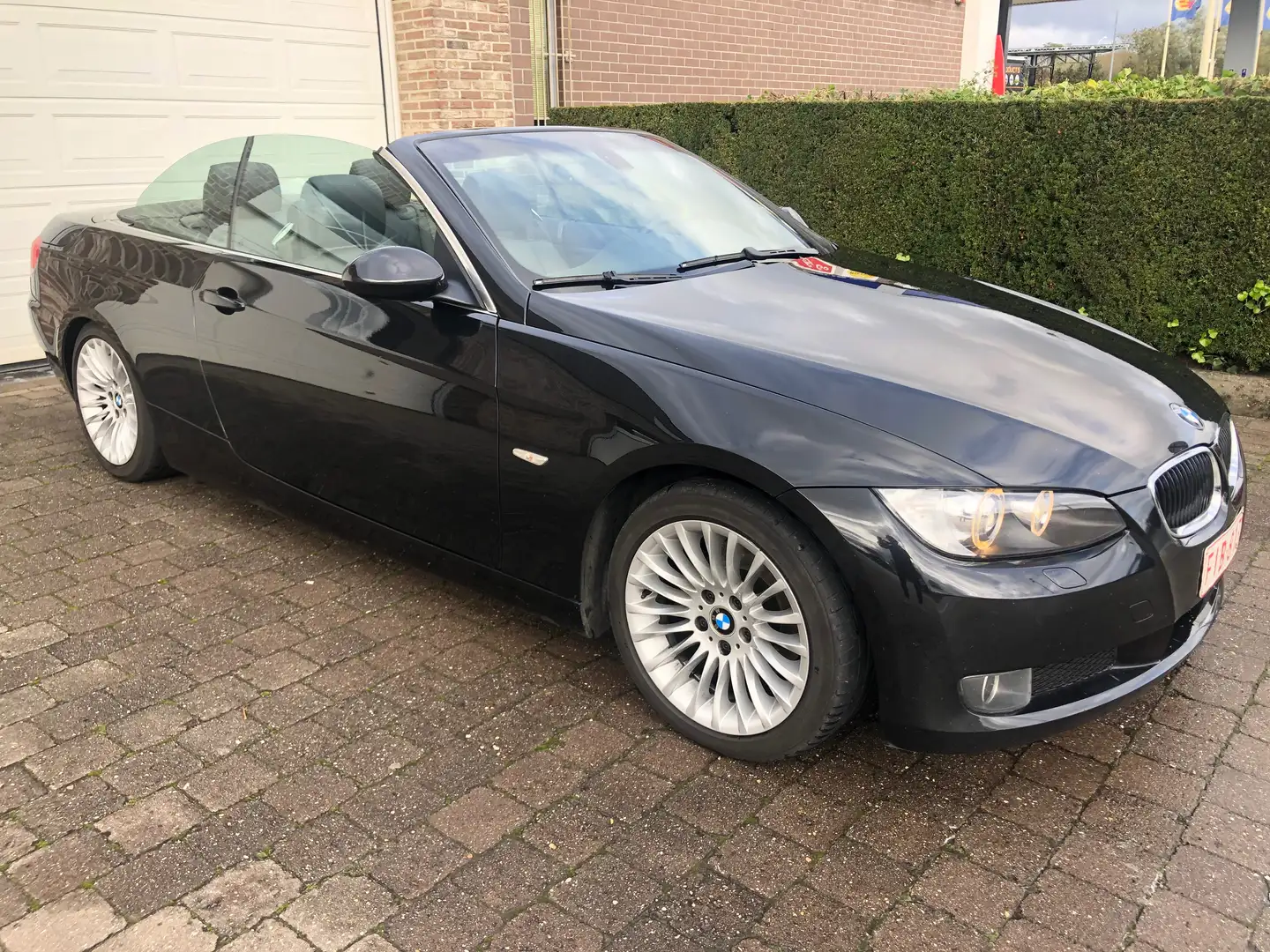 BMW 320 320d DPF Cabrio / Xenon / Leder / Navi prof. ... Noir - 2