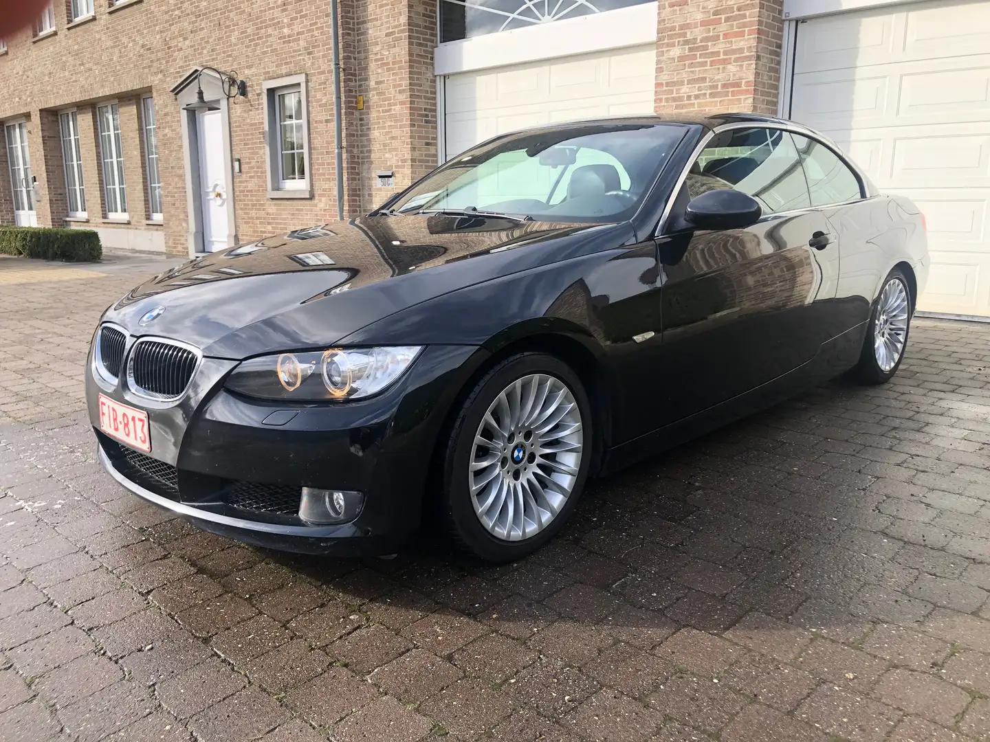 BMW 320 320d DPF Cabrio / Xenon / Leder / Navi prof. ... Noir - 1