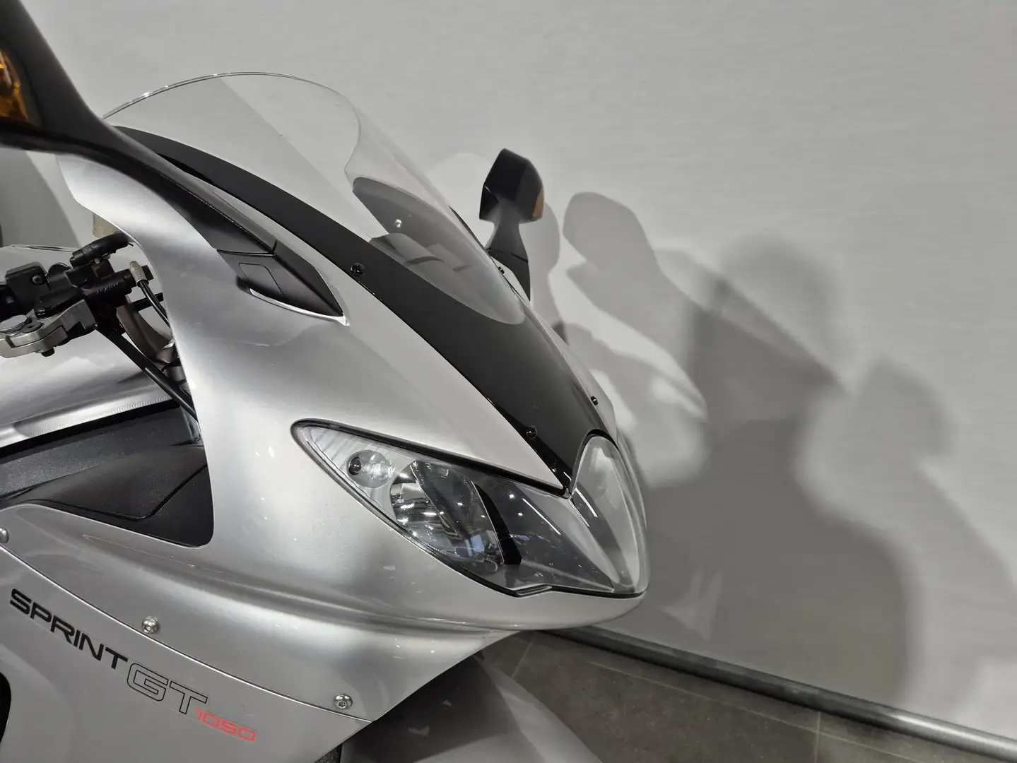 Triumph Sprint ST ABS Zilver - 2