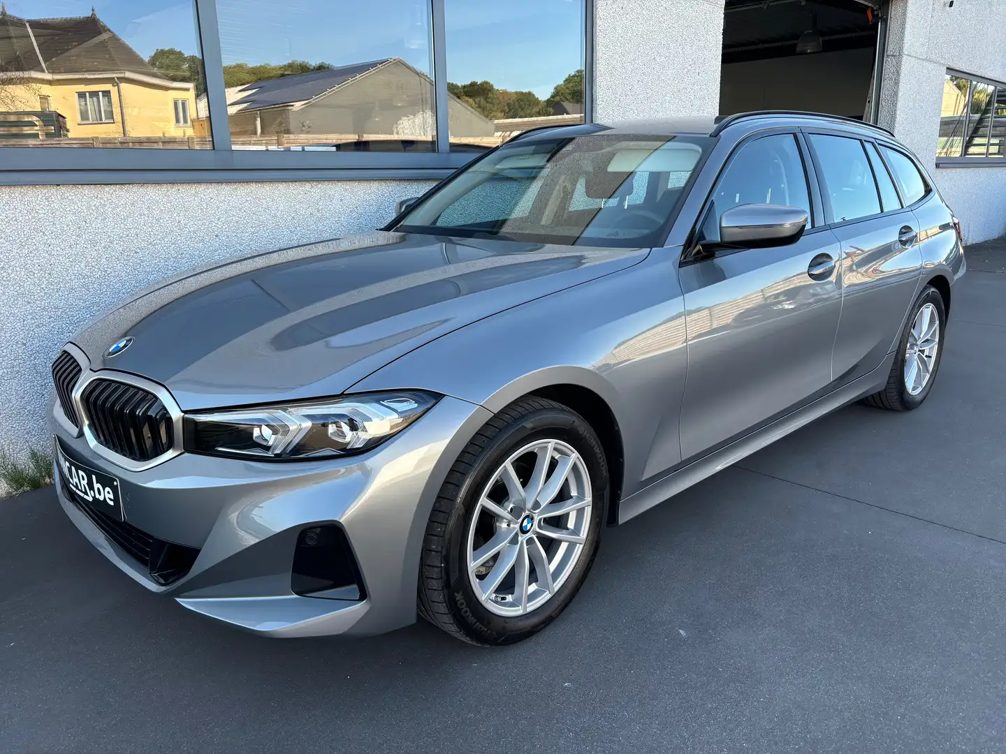 BMW 318 318i Touring Aut. Grijs - 2