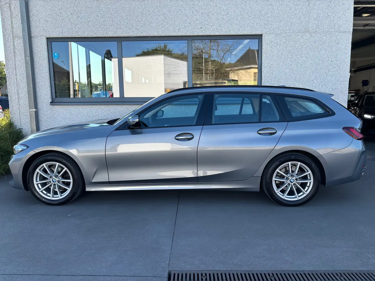 BMW 318 318i Touring Aut. Grijs - 1