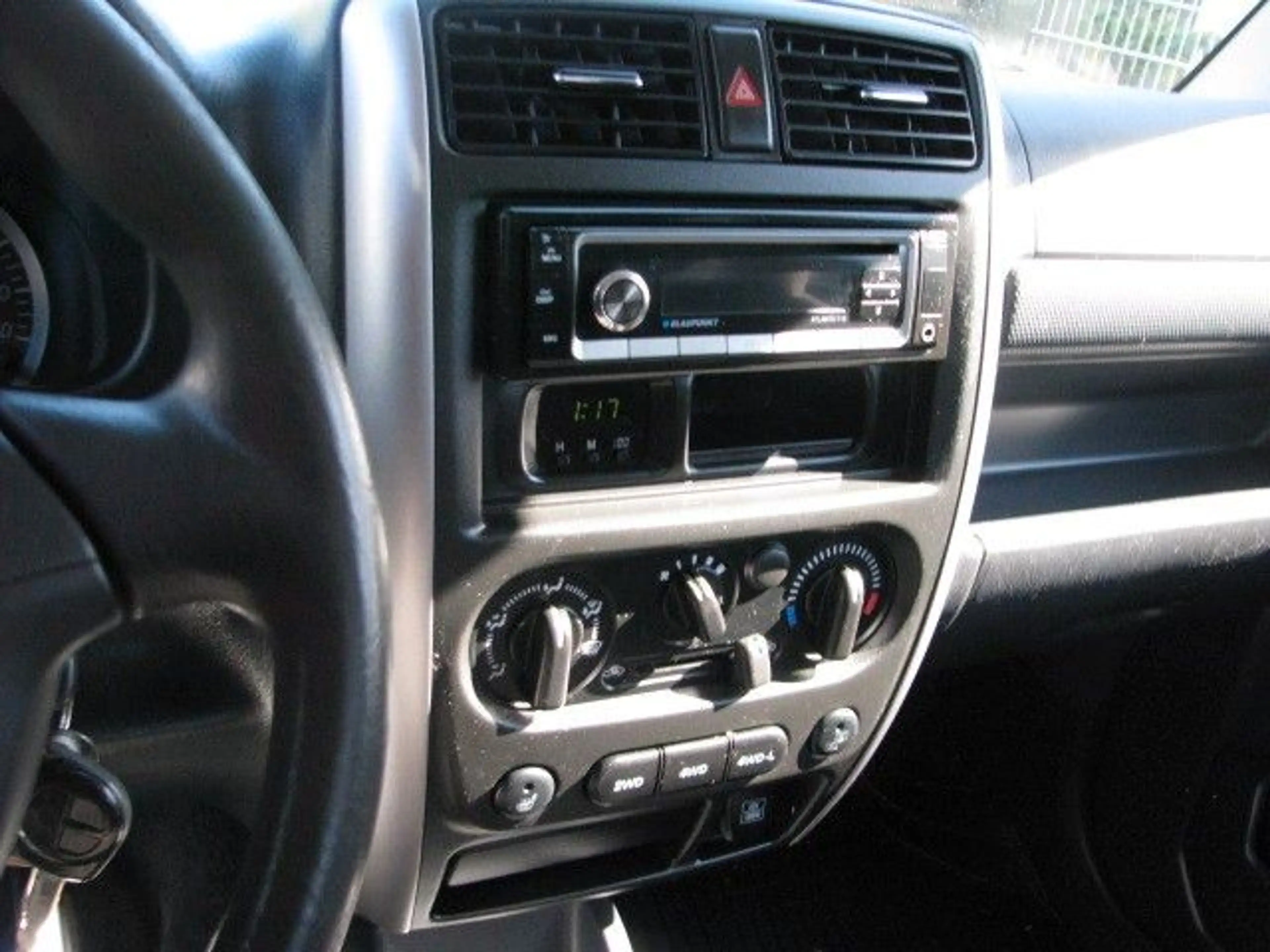 Suzuki Jimny 1.3 4WD "Silver Edition" — photo 18