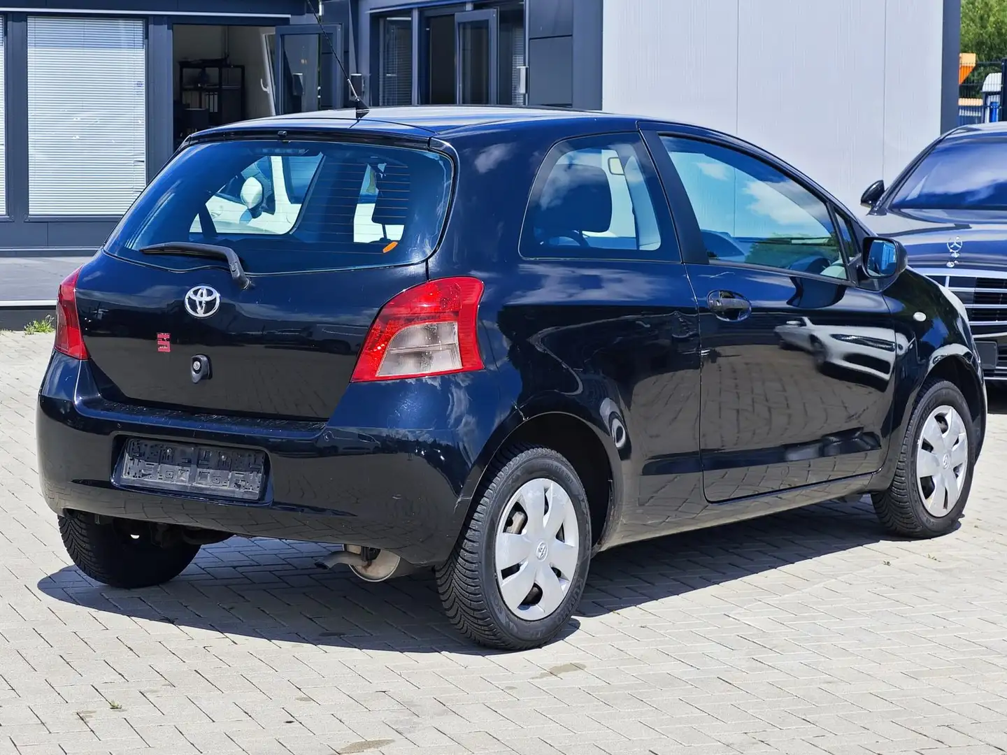 Toyota Yaris Basis Klima tüv 12.2025 Schwarz - 2