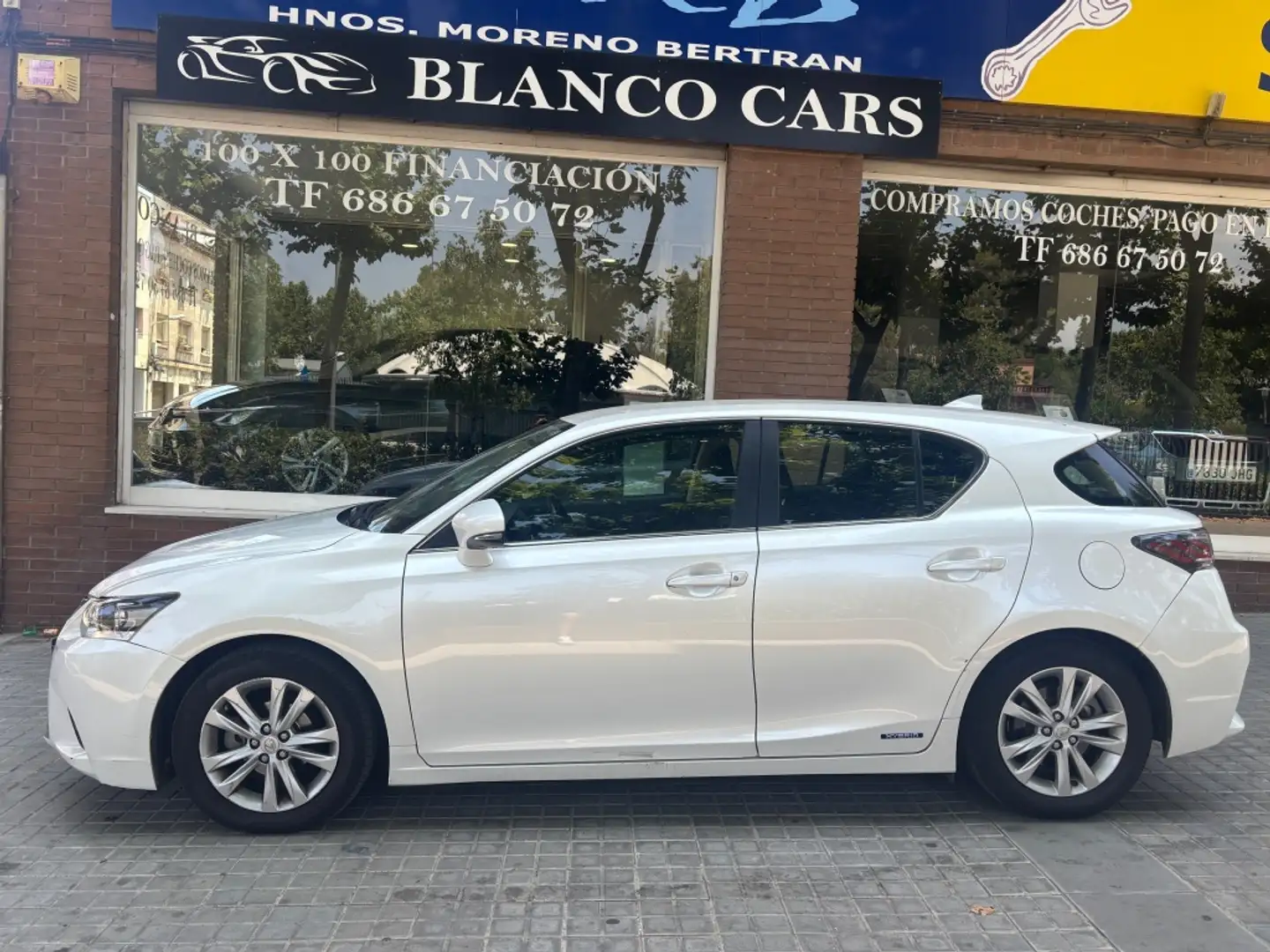Lexus CT 200h Executive Blanc - 1
