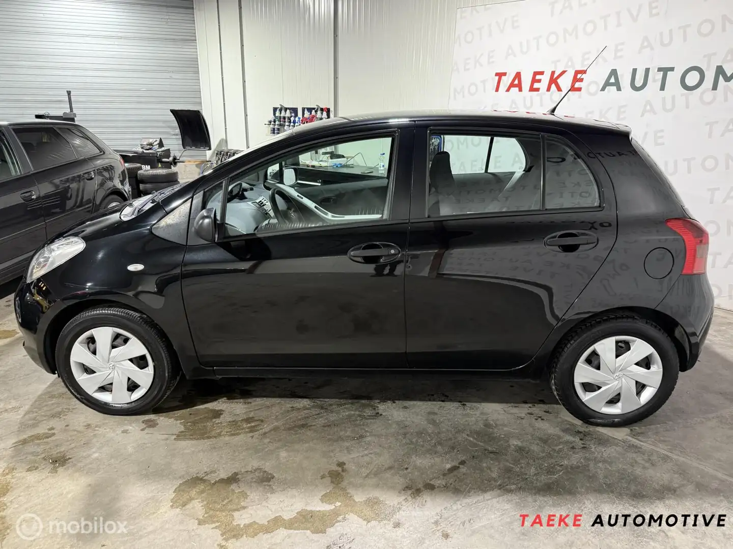 Toyota Yaris 1.3 VVTi Sol Airco/Nap/2e EIG/Dealeronderhouden Czarny - 2