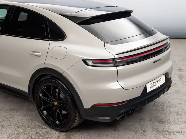 Porsche Cayenne view 9