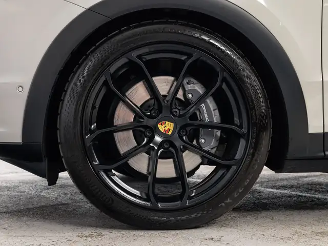 Porsche Cayenne view 13