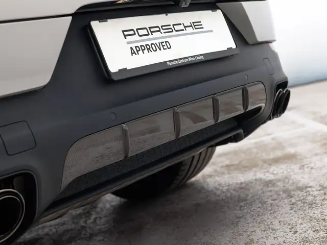 Porsche Cayenne view 4