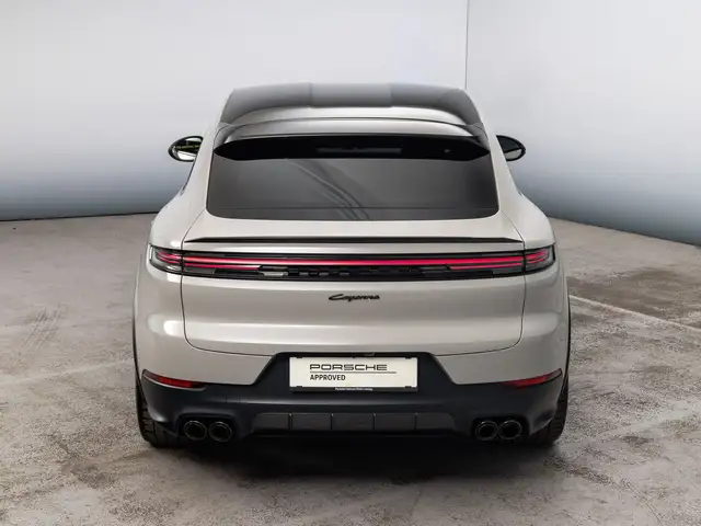Porsche Cayenne view 11