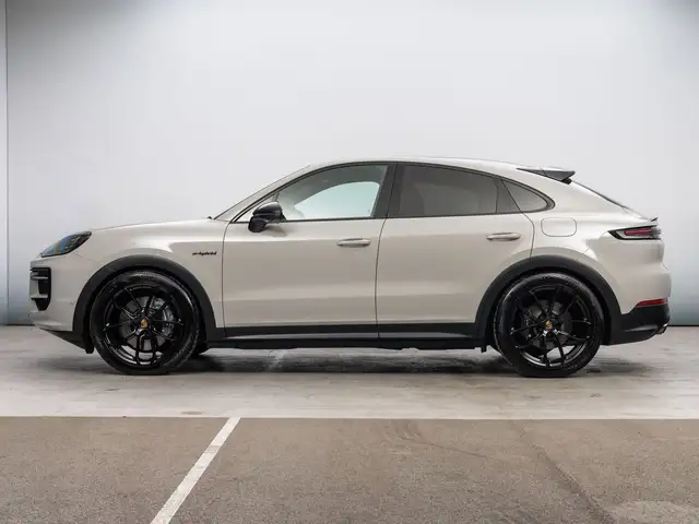 Porsche Cayenne view 3