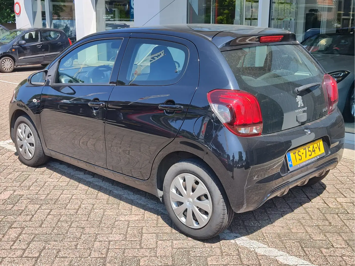 Peugeot 108 1.0 e-VTi ACTIVE Airco | Elektrische ramen Zwart - 2
