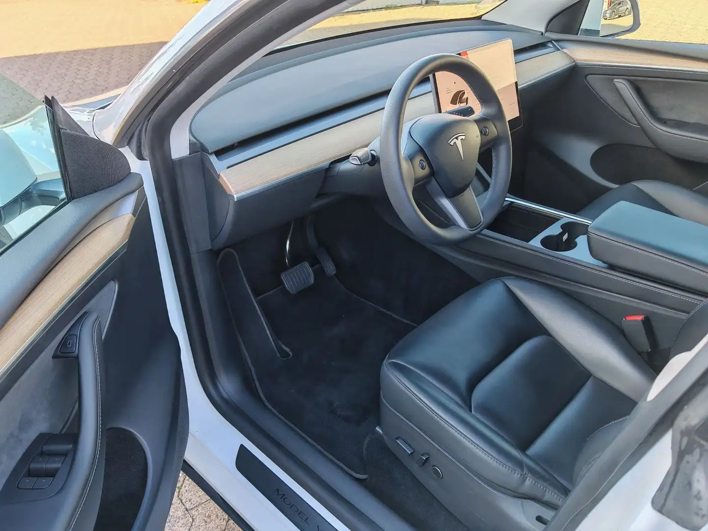 Tesla Model Y Long Range Dual Motor AWD / 20" / BOOST Weiß - 2