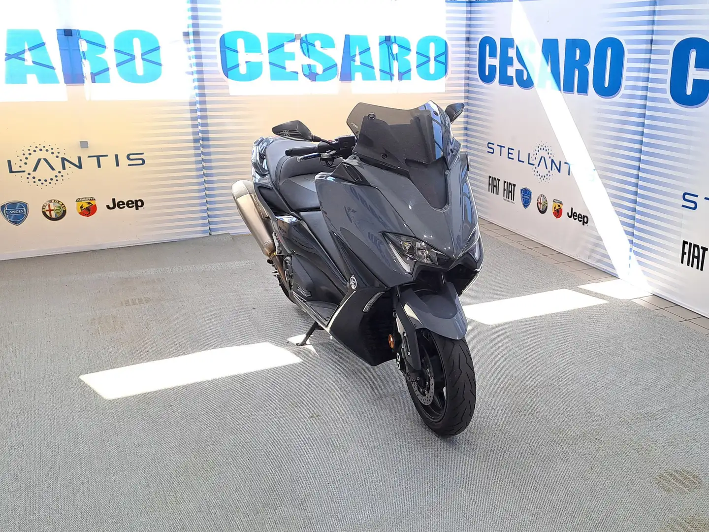 Yamaha TMAX 560 Grigio - 1