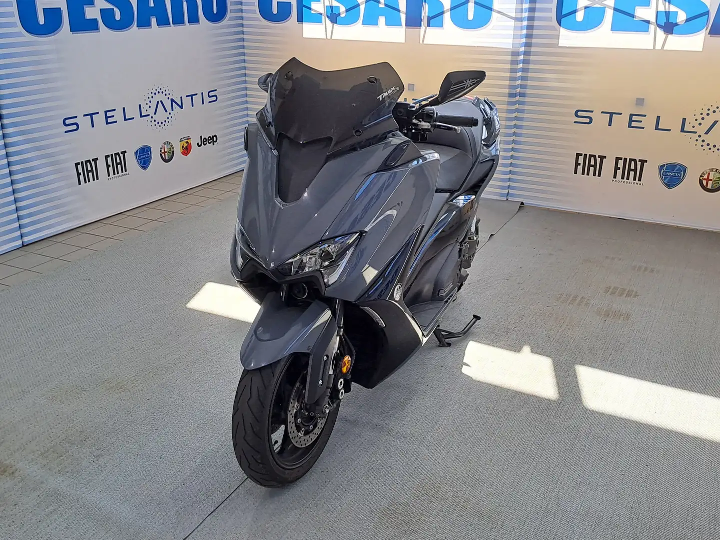 Yamaha TMAX 560 Grigio - 2