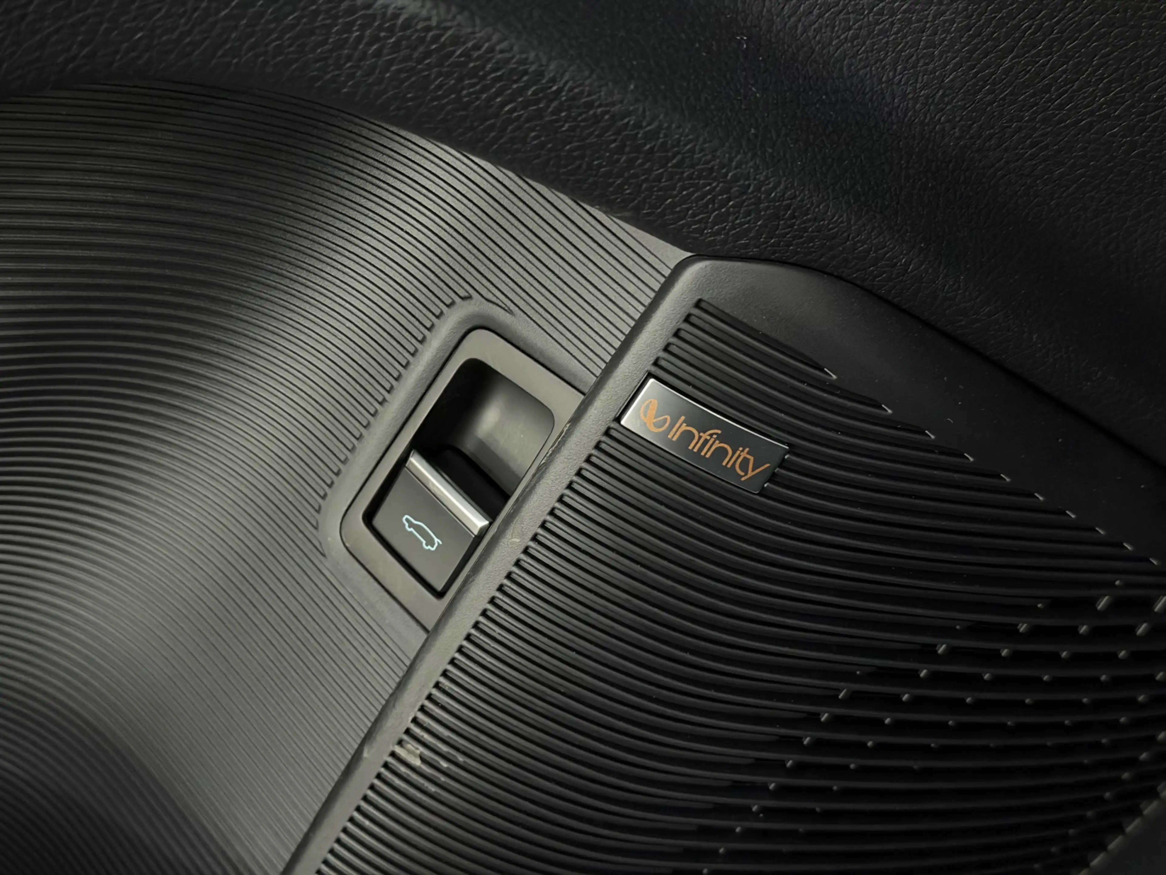 BYD Seal U 1.5 T DM-i AWD Design 360 Camera, Pano, Leder, Nav — photo 24