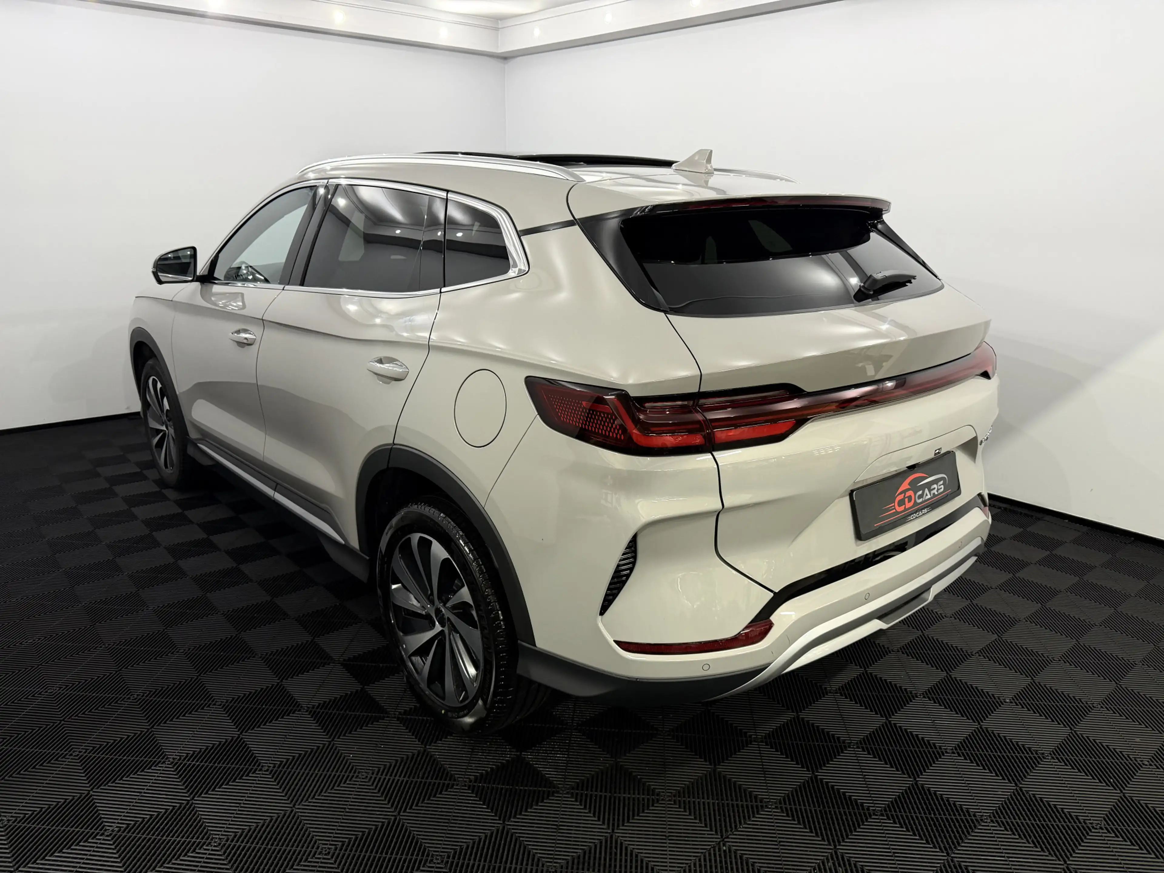 BYD Seal U 1.5 T DM-i AWD Design 360 Camera, Pano, Leder, Nav — photo 3