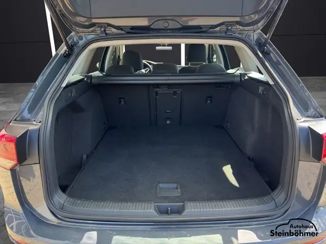 Volkswagen Golf view 6