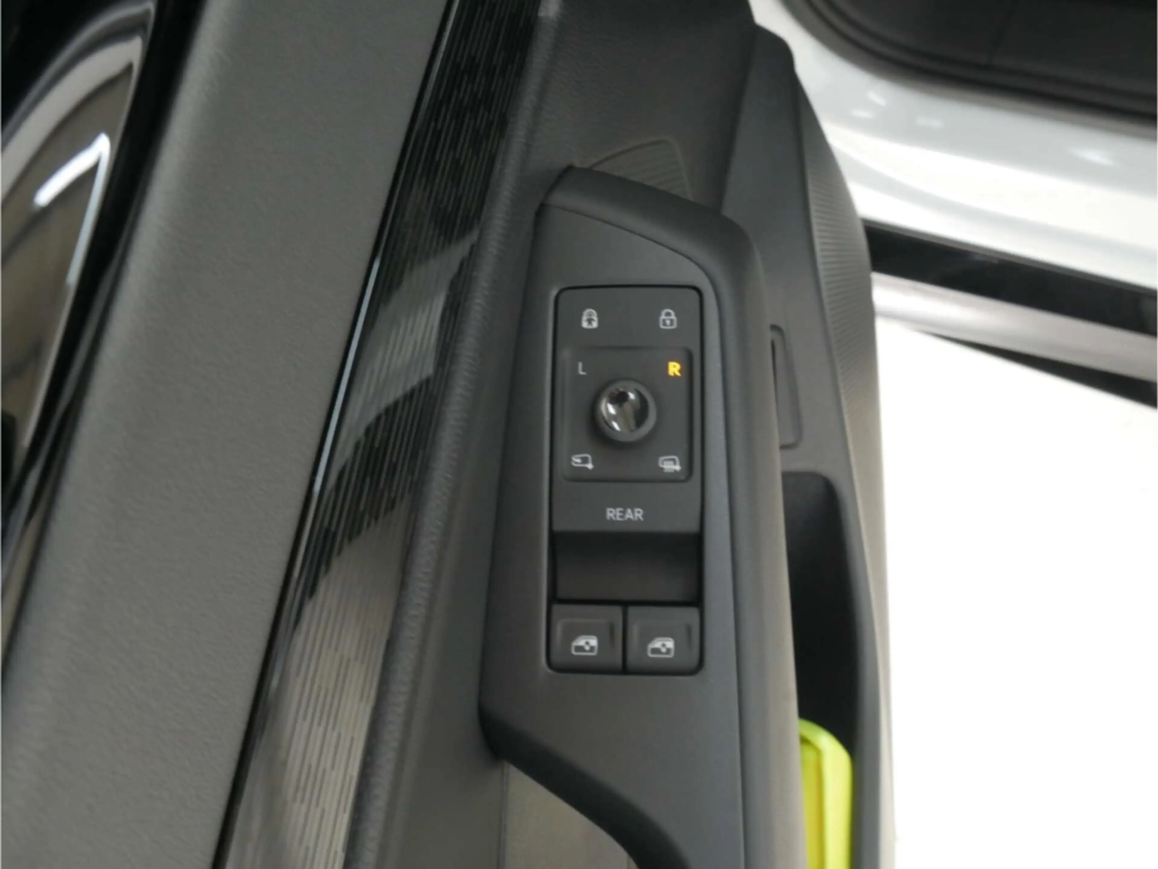 Volkswagen ID.7 Tourer Pro 77 kWh — photo 21