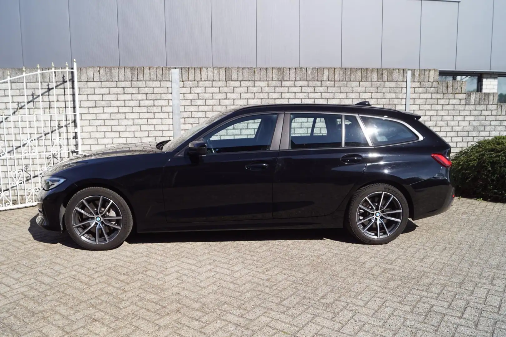 BMW 330 3-serie Touring 330i Execut Edition Autom 260 PK N Nero - 2