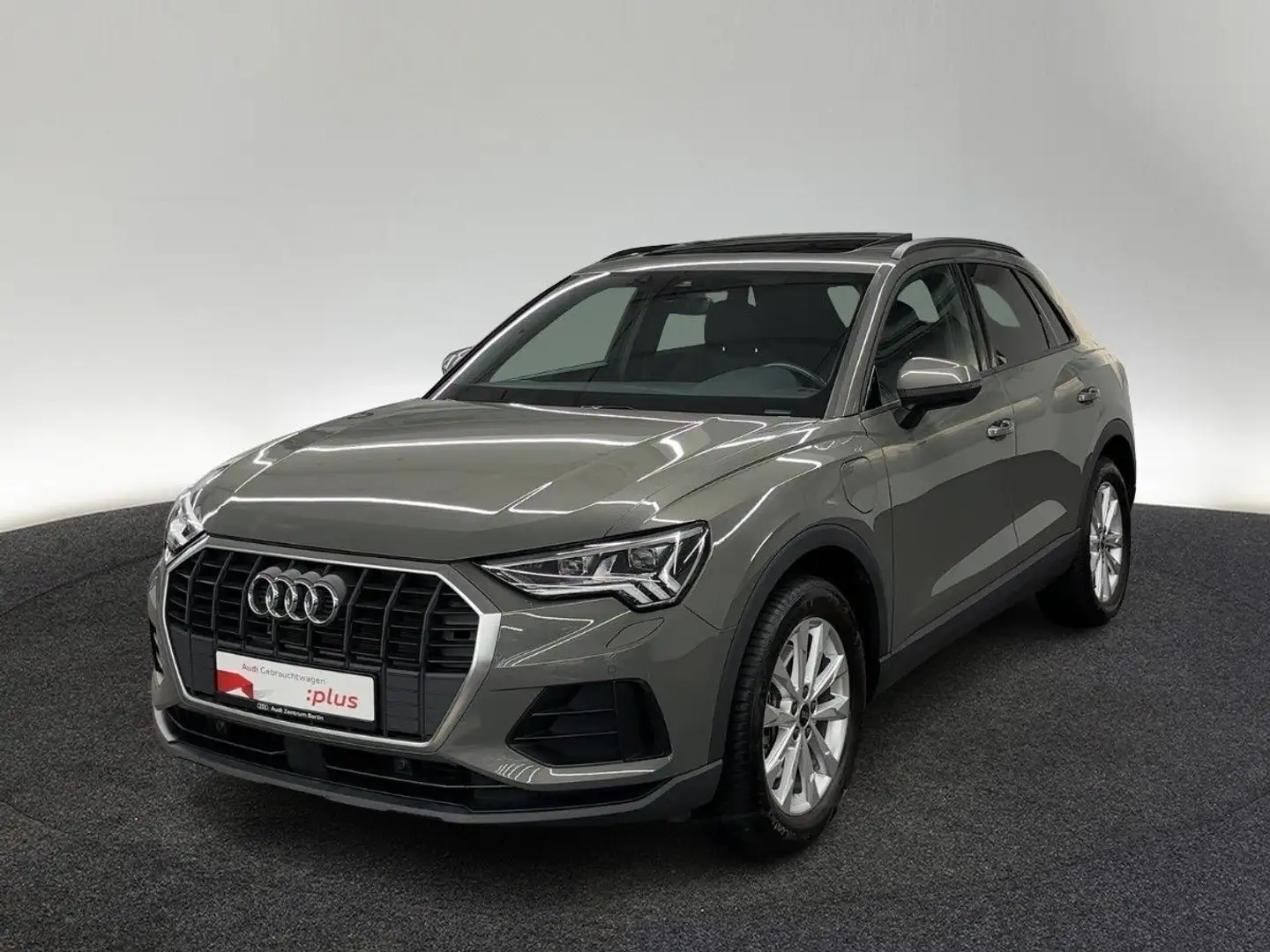 Audi Q3 45 TFSI e S tr. AHK MATRIX NAVI RFK PANO VIRT Grau - 2